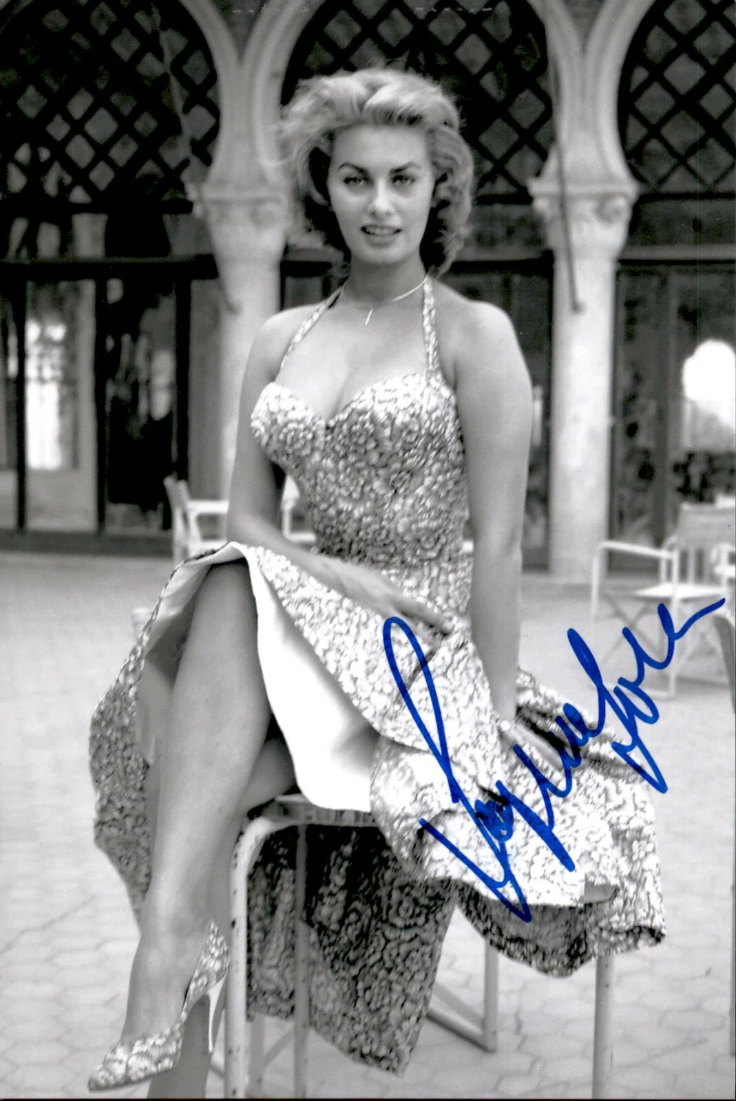 Sophia Loren — Sophia Loren Signed Autographed 4x6 Photo Movie Star / Actress / Beautiful #13