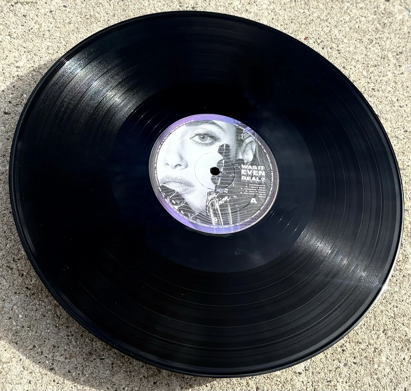 OLIVIA O’BRIEN SIGNED Vinyl JSA COA Was It Even Real?, image 5