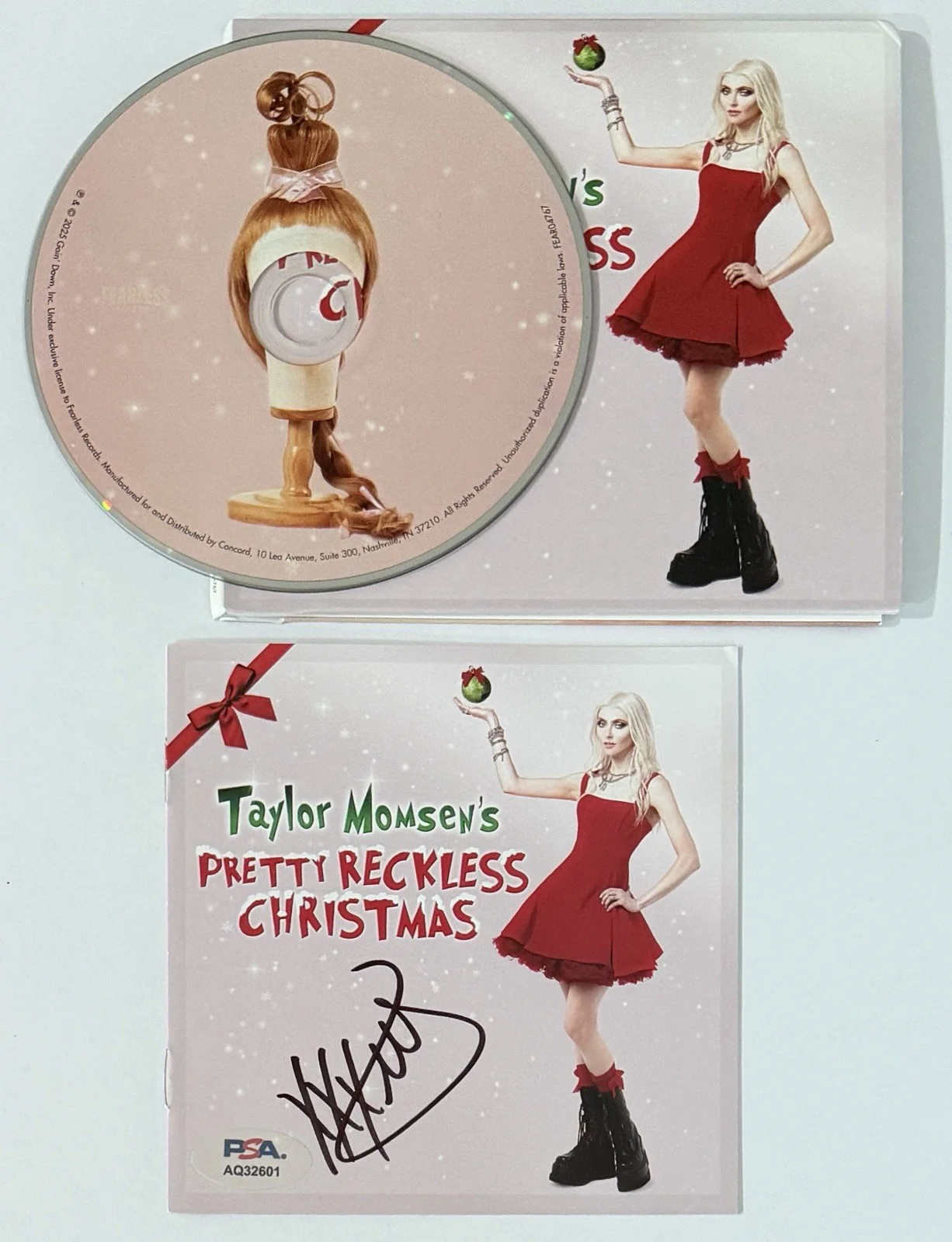SIGNED Taylor Momsen Pretty Reckless Christmas CD Booklet Autograph PSA DNA COA, изображение 2