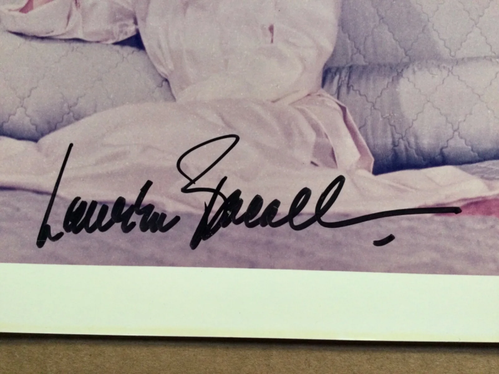 Lauren Bacall — 2 Signed - Autographed glossy 8”x10” photos by Lauren Bacall (1924 - 2014)., изображение 4