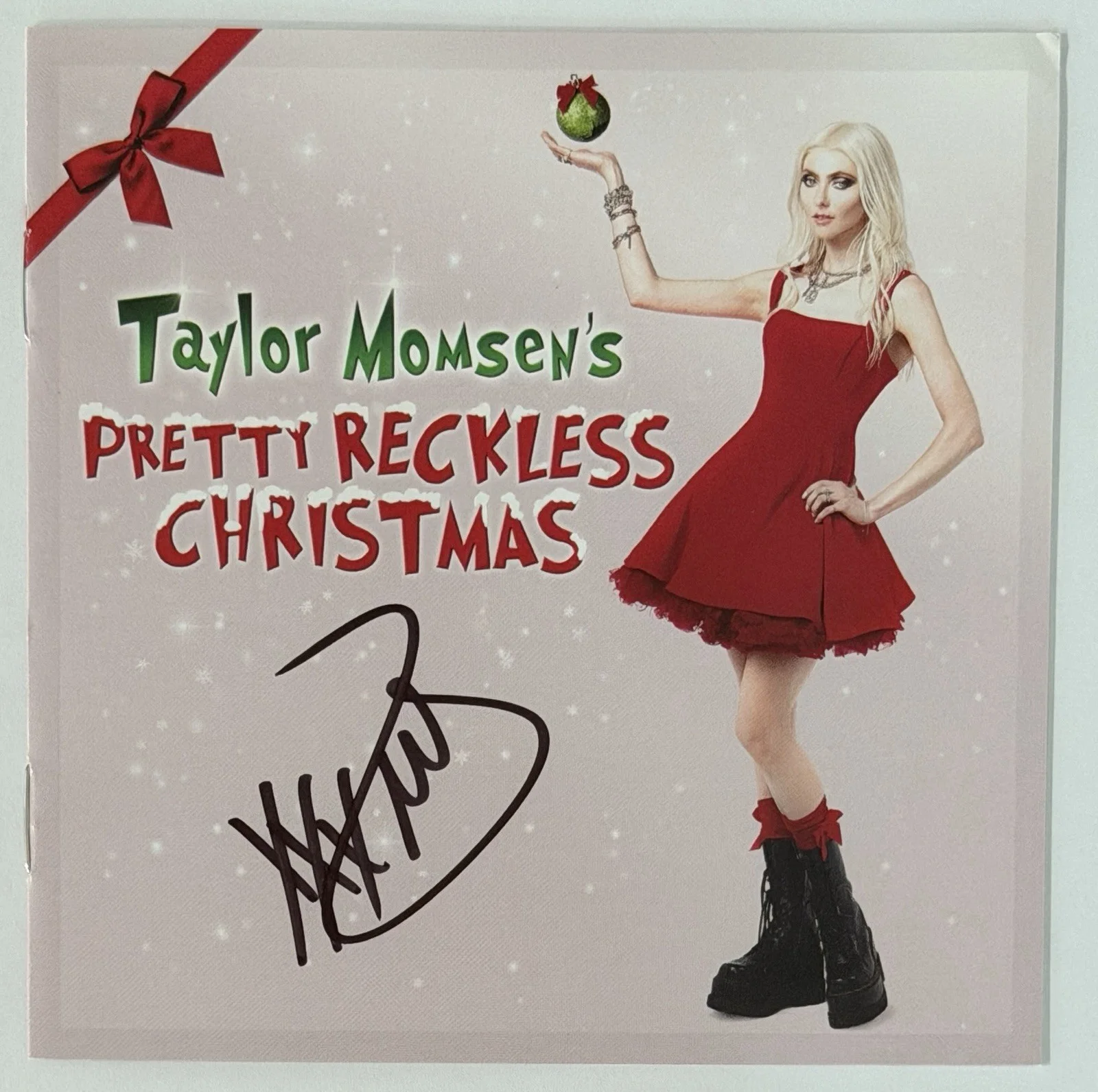 SIGNED Taylor Momsen Pretty Reckless Christmas CD Book Autograph PSA DNA COA, изображение 2