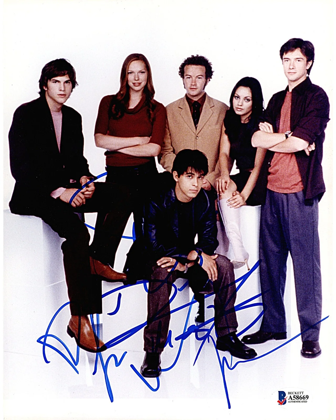 Mila Kunis. Laura Prepon, Danny Masterson, Wilmer Valderrama — That 70s Show Cast Signed 8x10 Photo Beckett BAS COA Kunis Prepon Valderrama, image 5
