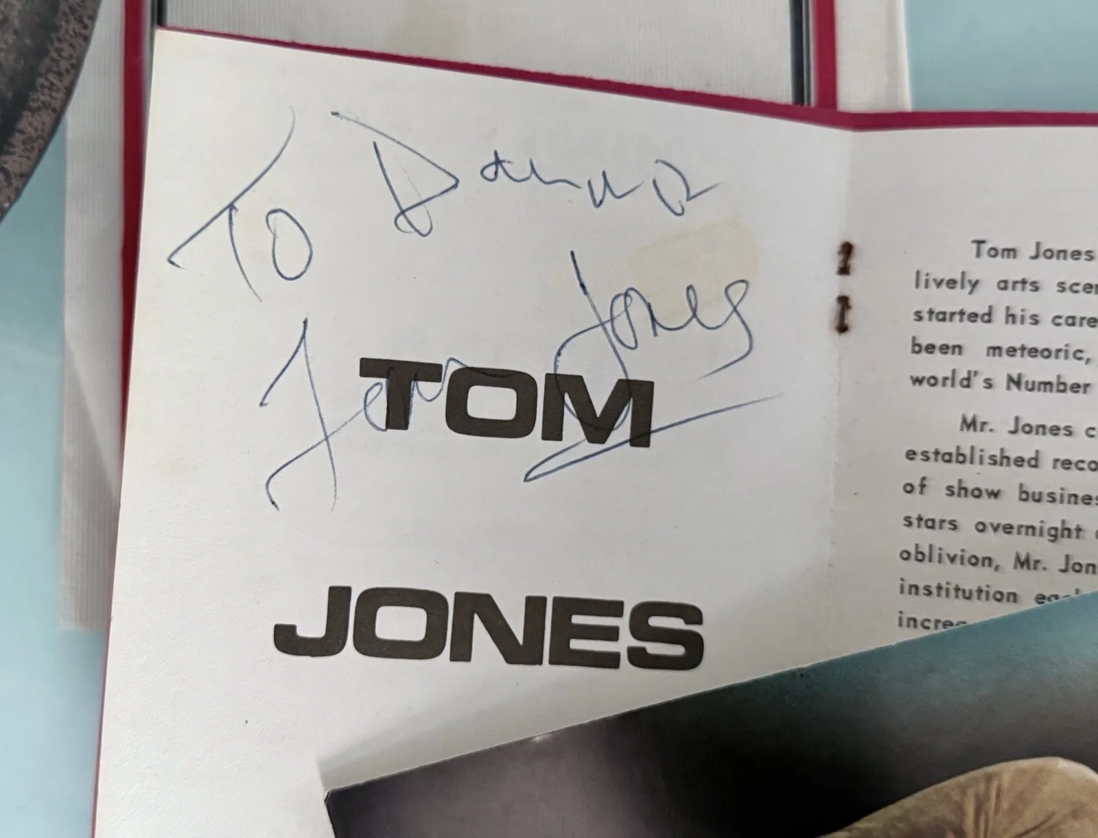 Tom Jones Autograph Ceasars Palace Las Vegas Nevada Program Signed 1974 + photo, изображение 4