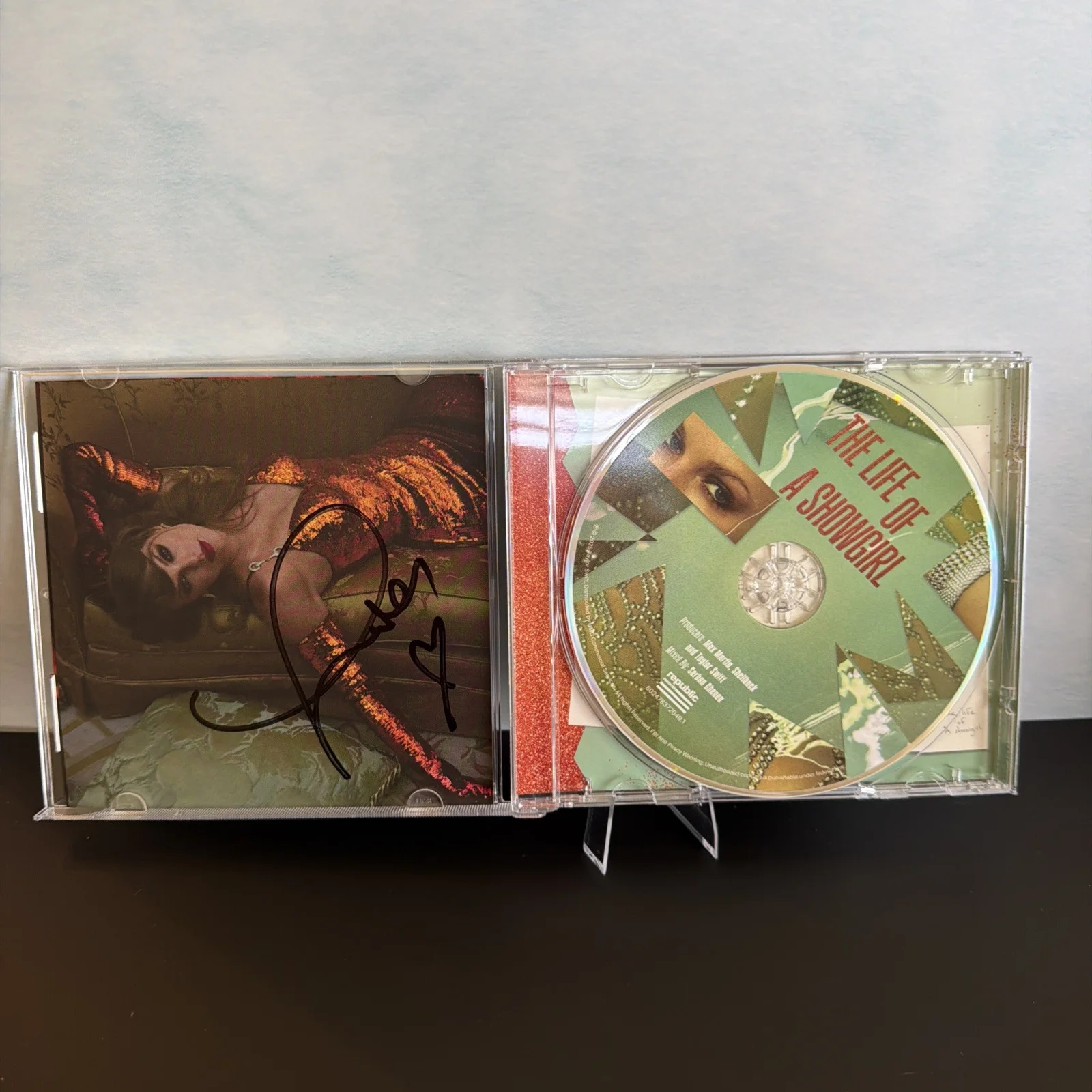 LONG Taylor Swift Signed The Life of a Showgirl CD Album Photo #2 autograph, изображение 2