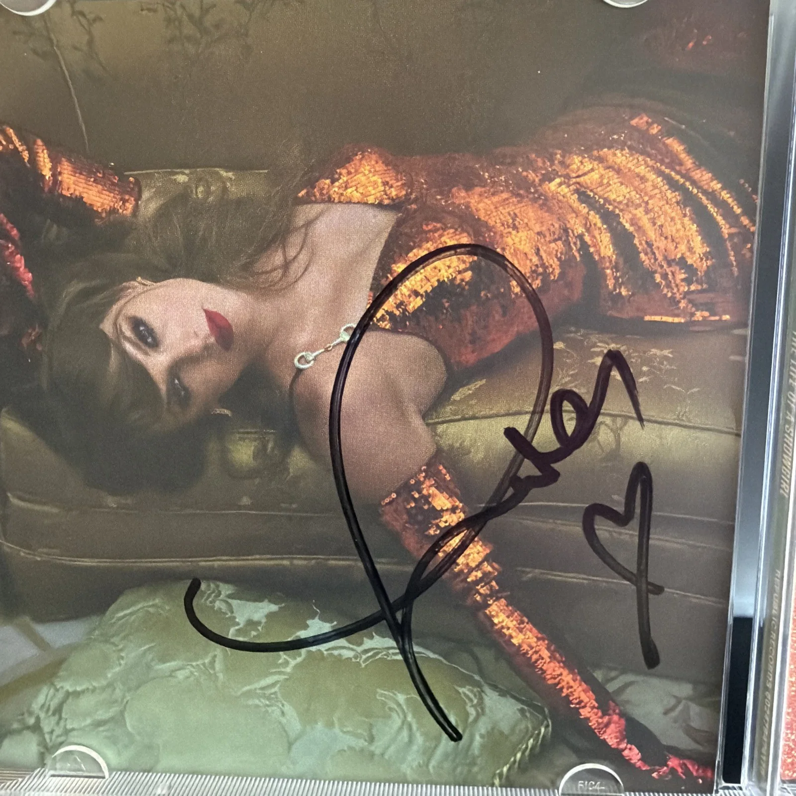 LONG Taylor Swift Signed The Life of a Showgirl CD Album Photo #2 autograph, изображение 3