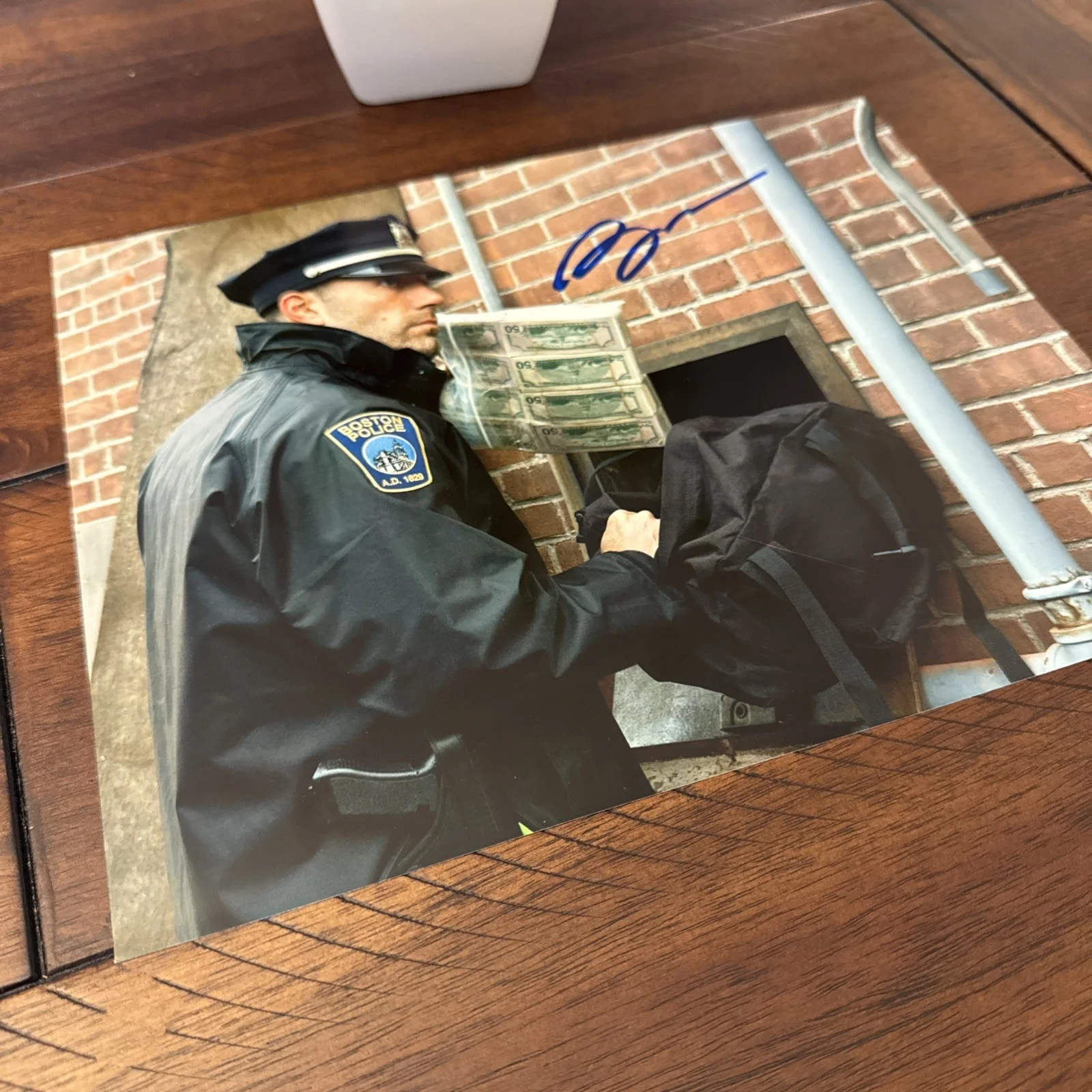 BEN AFFLECK — BEN AFFLECK SIGNED "THE TOWN" 8x10 PHOTO AUTOGRAPH w/COA Matching Holograms, изображение 2
