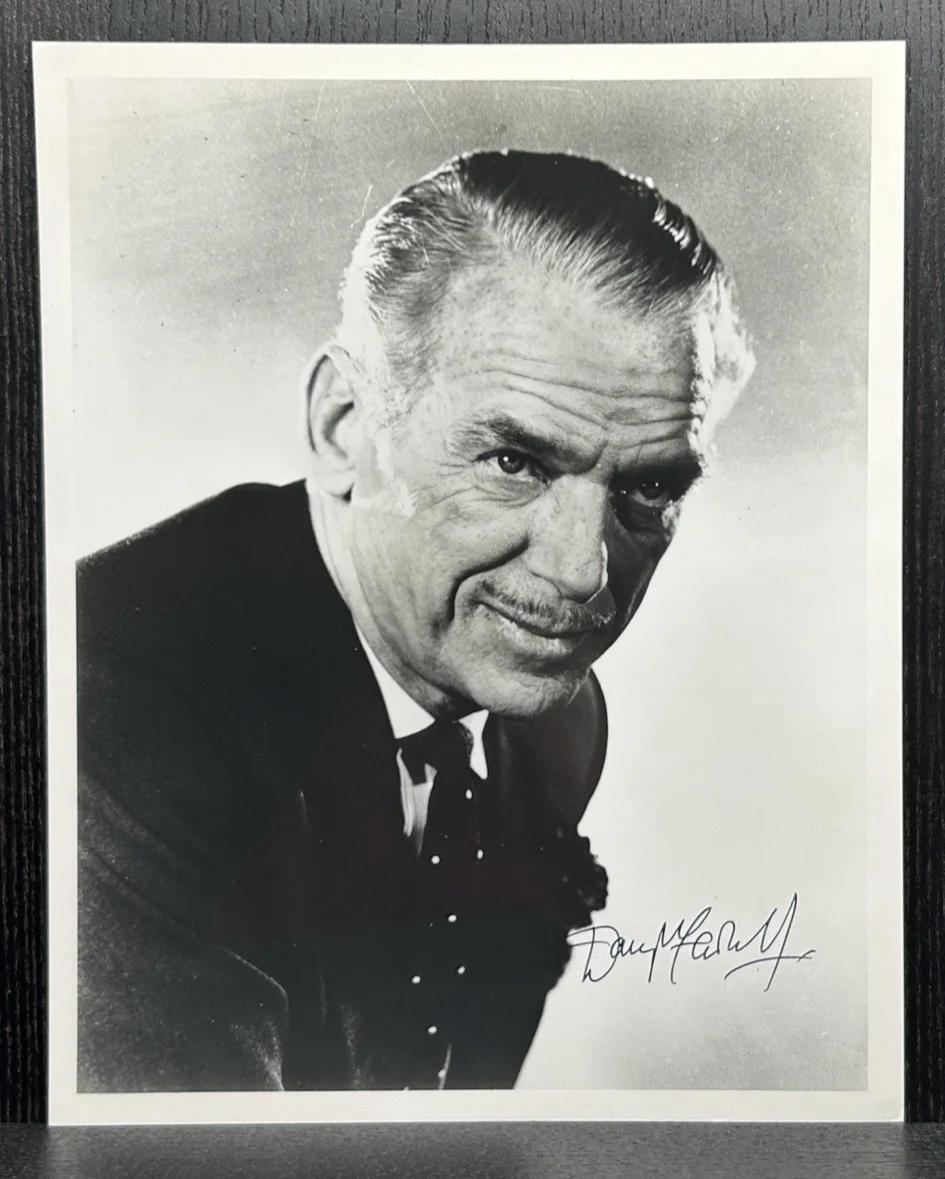 Douglas Fairbanks Jr — DOUGLAS FAIRBANKS JR. ORIGINAL SIGNED 8x10 PHOTO Autograph JSA COA Gunga Din, изображение 2