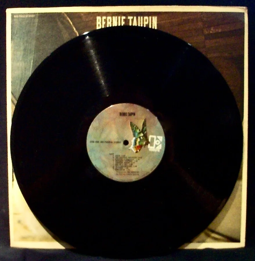 BERNIE TAUPIN~Signed Self Titled Album (Near Mint)~ELEKTRA #EKS-75020~Elton John, изображение 2