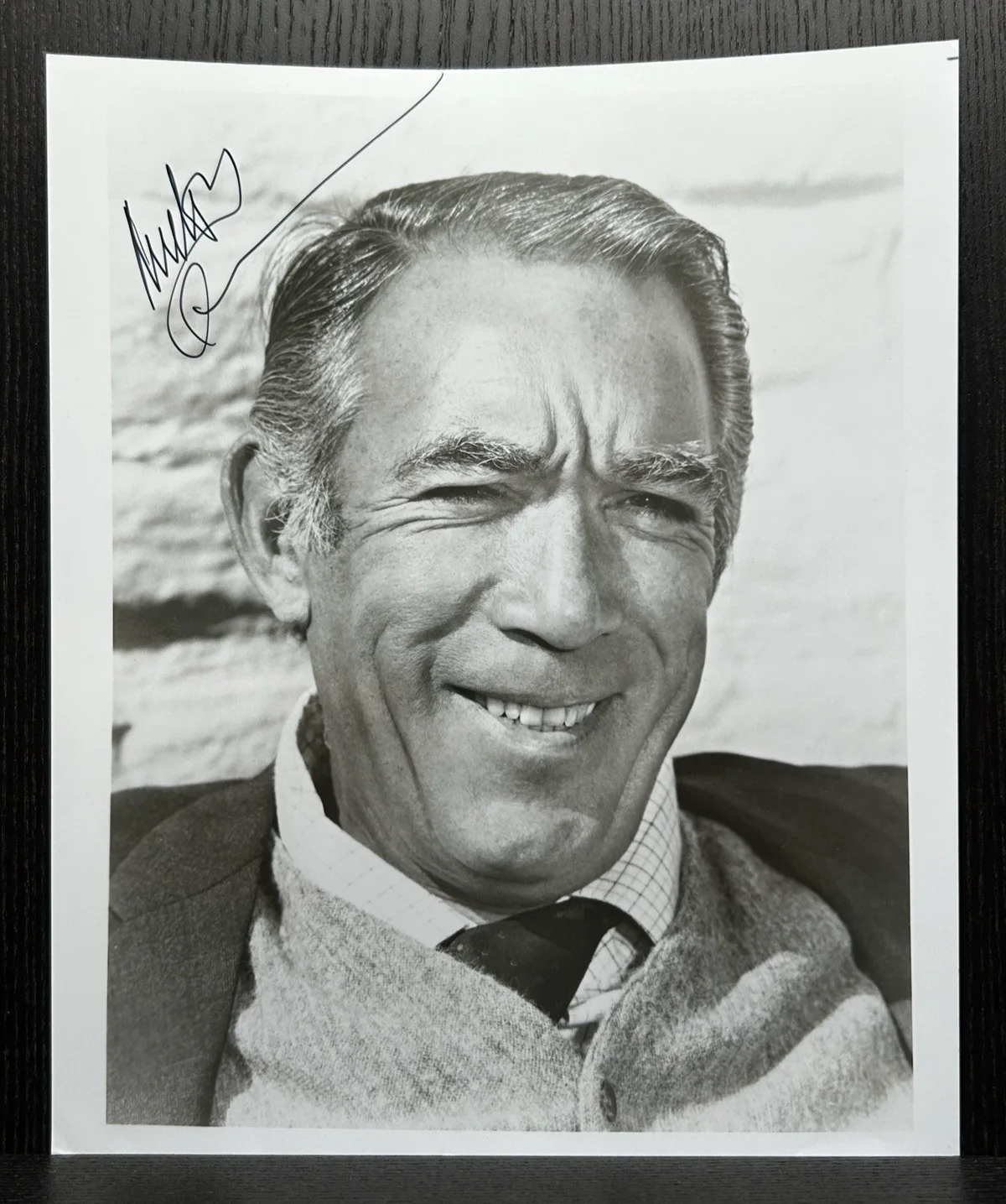 Anthony Quinn — ANTHONY QUINN SIGNED 8x10 PHOTO Original Autograph JSA COA Lawrence of Arabia, изображение 2
