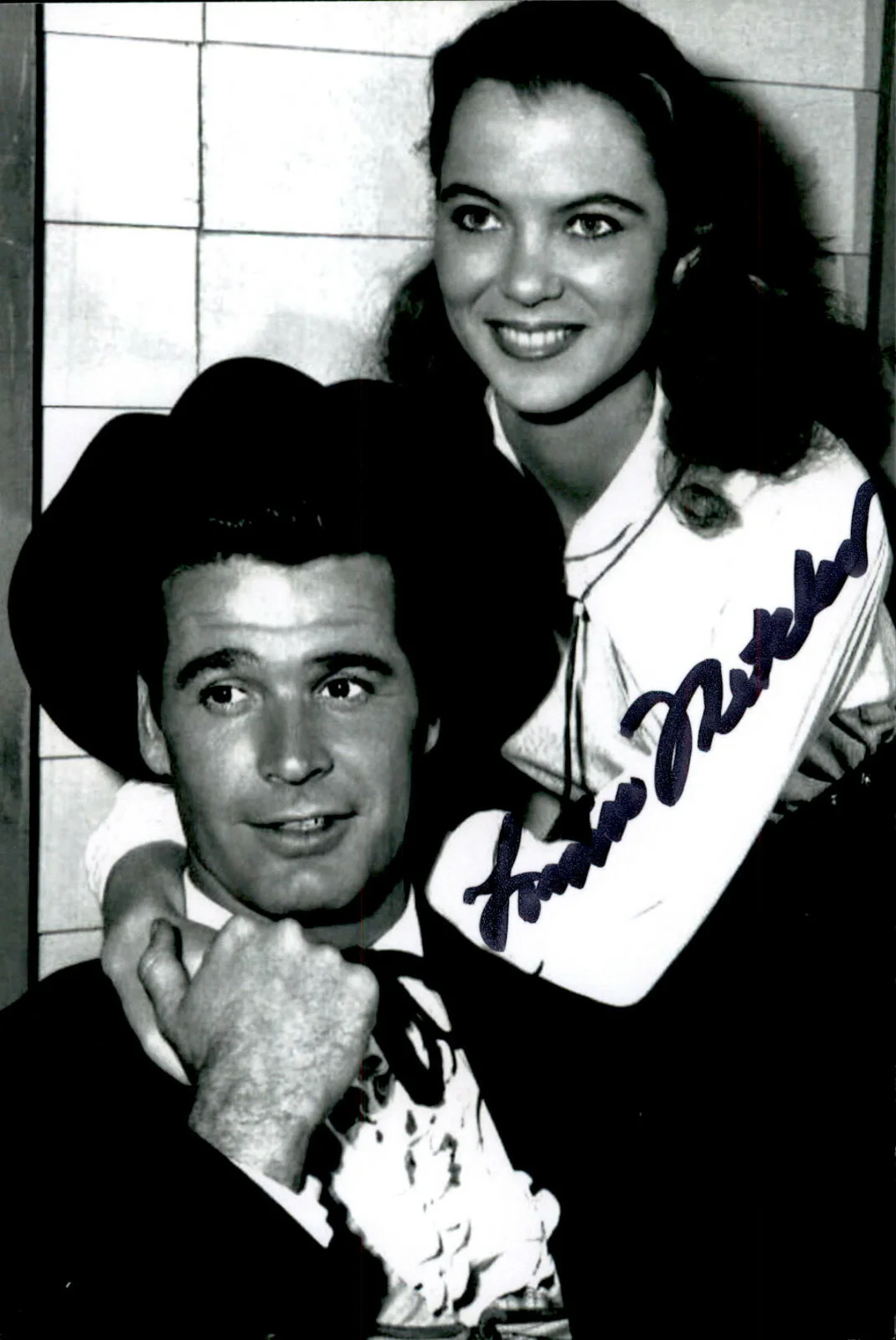 Louise Fletcher — Louise Fletcher Signed Autographed 4x6 Photo Actress / Maverick