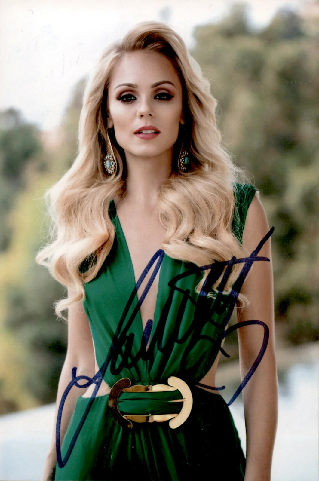 Laura Vandervoort — Laura Vandervoort Signed 4x6 Photo Smallville / Bitten / V-wars / Supergirl #3