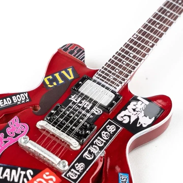 TOM DELONGE - GIBSON ES-335 MINI REPLICA - SIGNED CERTIFICATE OF AUTHENTICITY, image 2