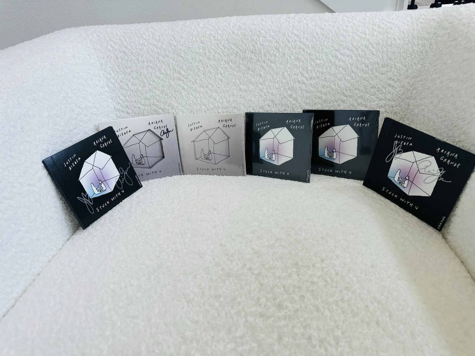 REAR Justin Bieber & Ariana Grande Real Stuck With U Signed and 3 New Disc CD's, изображение 4