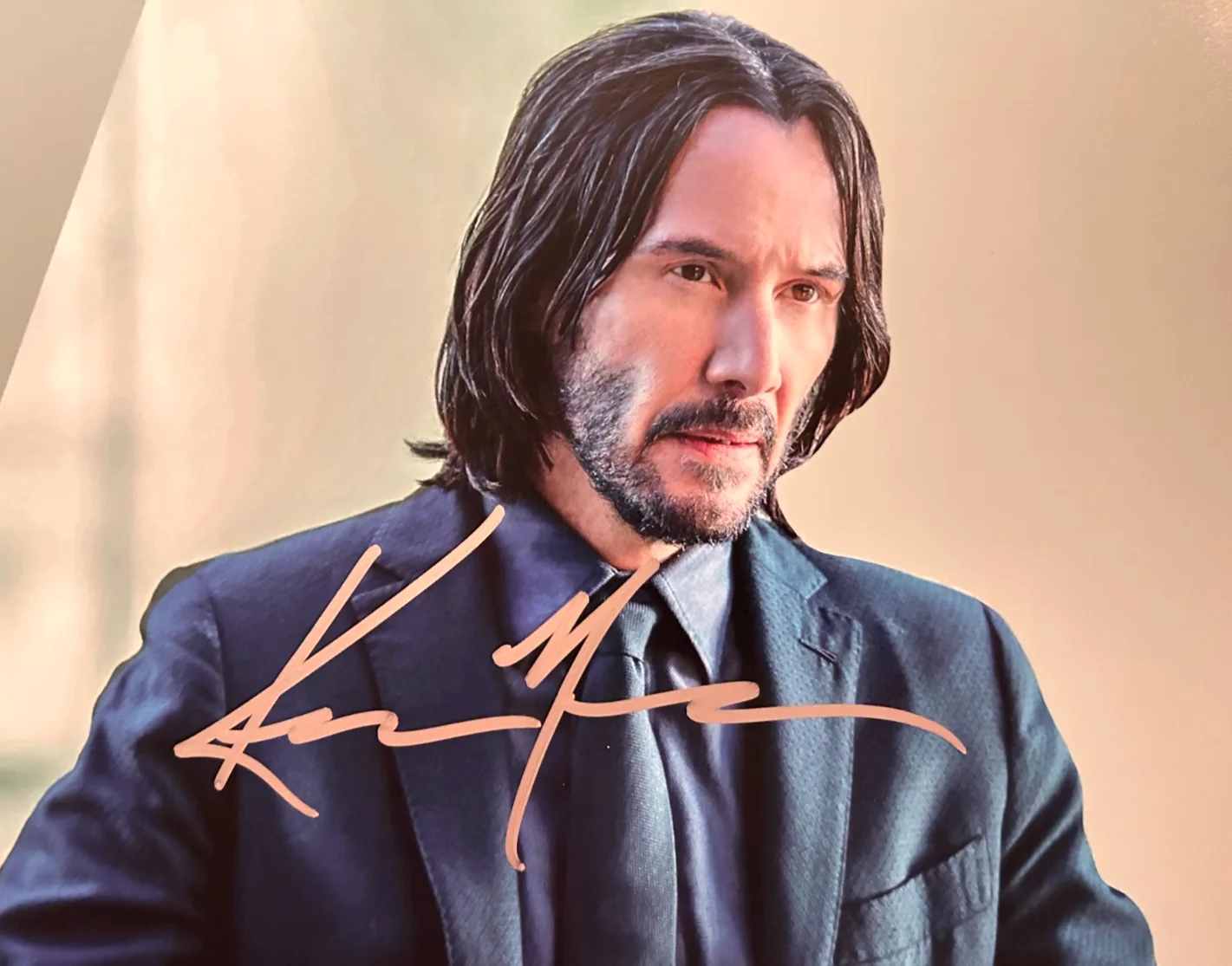 Keanu Reeves — Keanue Reeves Signed JOHN WICK 8x10" Authentic Original Autograph GENUINE w/COA, image 3