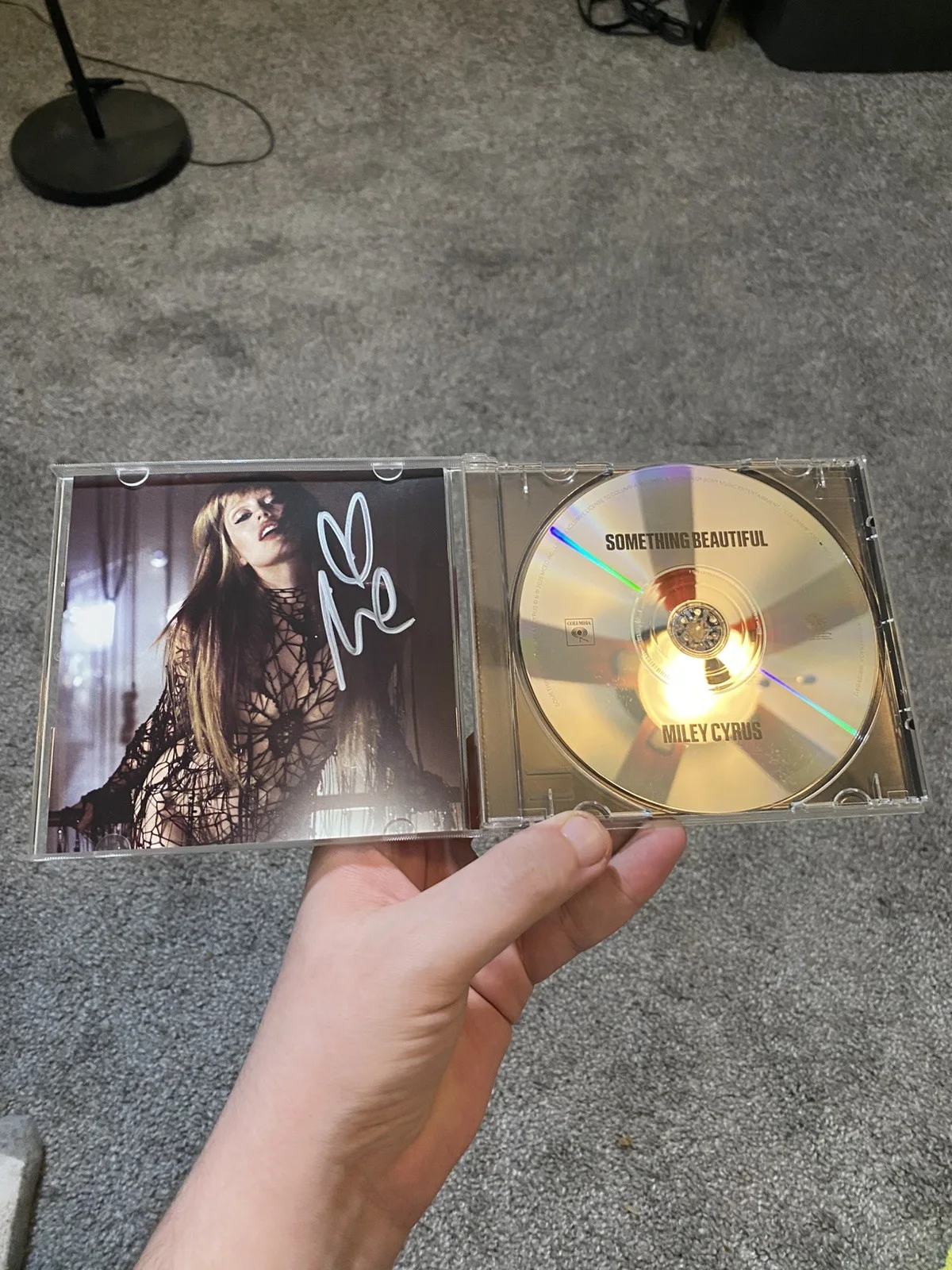 Miley Cyrus SIGNED Something Beautiful CD RARE UNIQUE PERFECT AUTOGRAPH W HEART, изображение 3