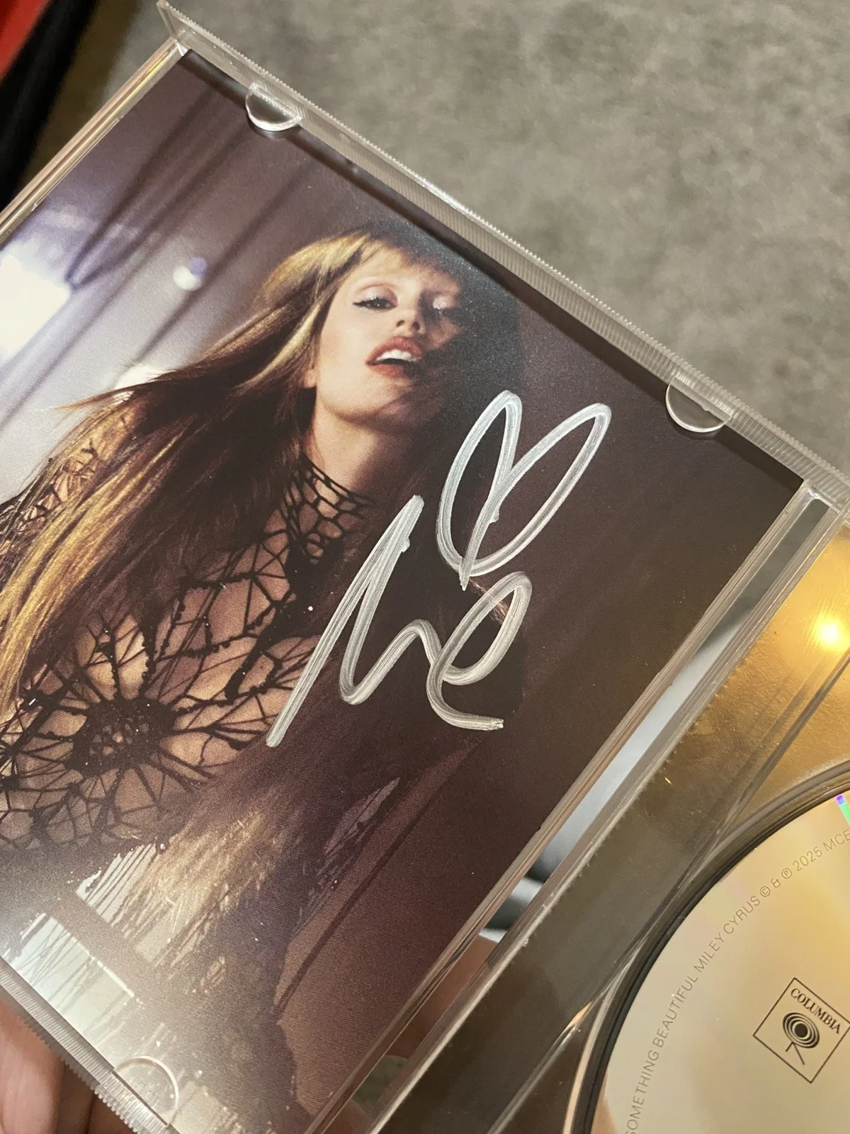 Miley Cyrus SIGNED Something Beautiful CD RARE UNIQUE PERFECT AUTOGRAPH W HEART, изображение 4
