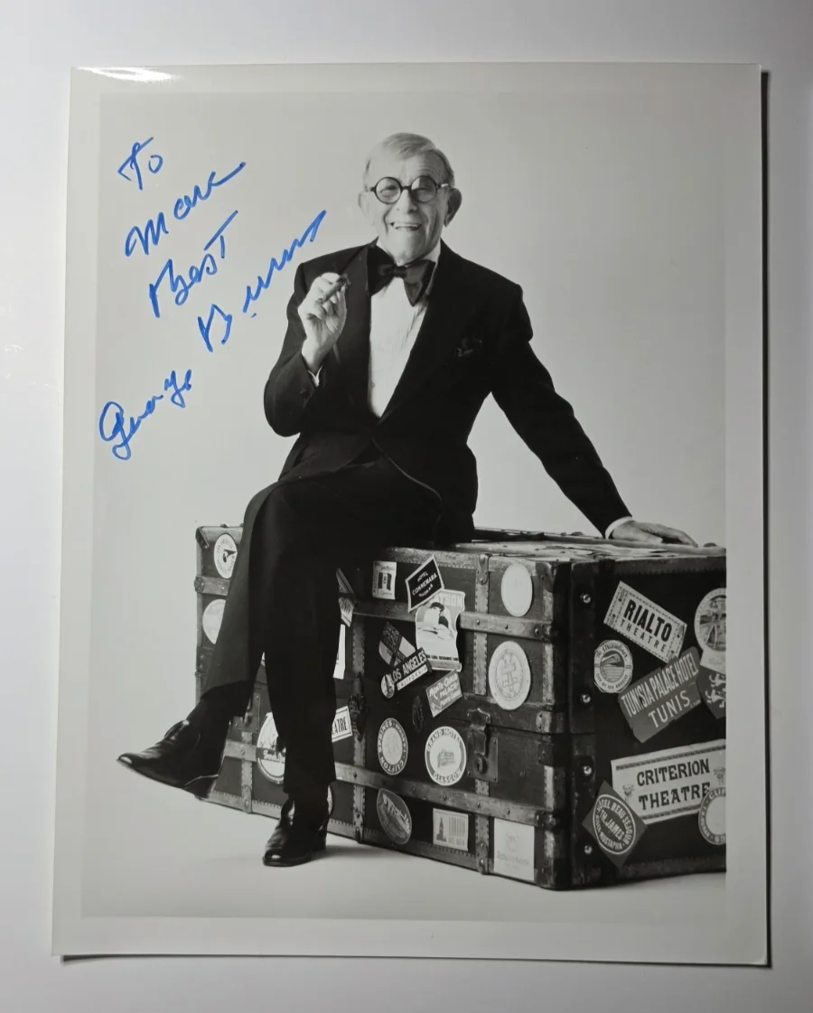 GEORGE BURNS Autographed / SIGNED Photo & Las Vegas SANDS Hotel Marquee Photo, изображение 3