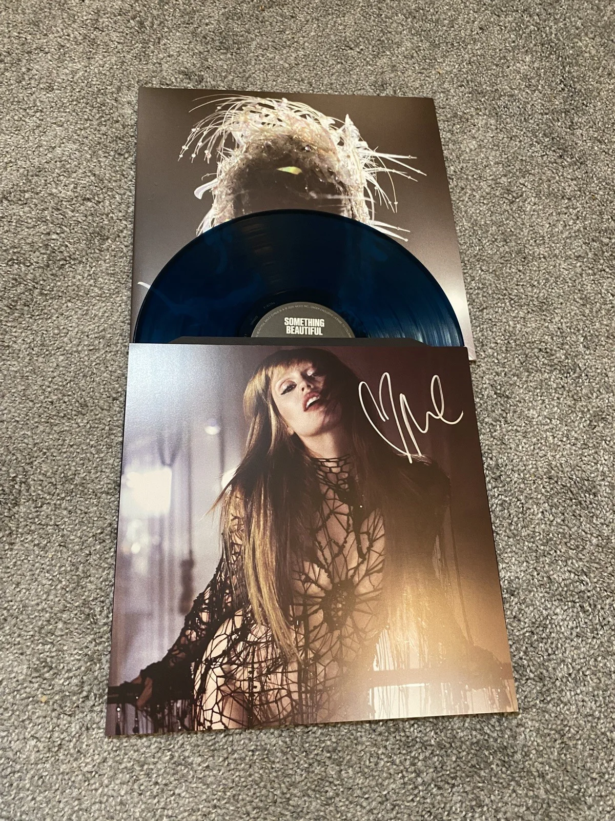 Miley Cyrus SIGNED Something Beautiful Sea Blue Vinyl RARE PERFECT AUTOGRAPH, изображение 4