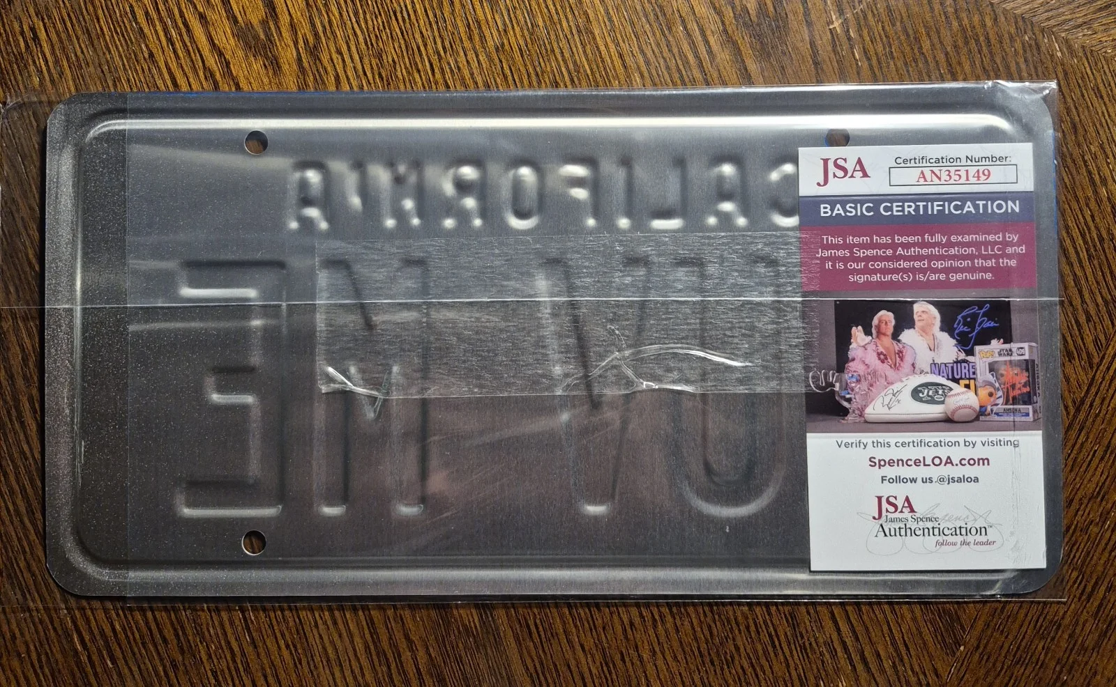 Christie Brinkley — Christie Brinkley Signed LUV ME License Plate Vacation White Autograph - JSA Coa, изображение 3