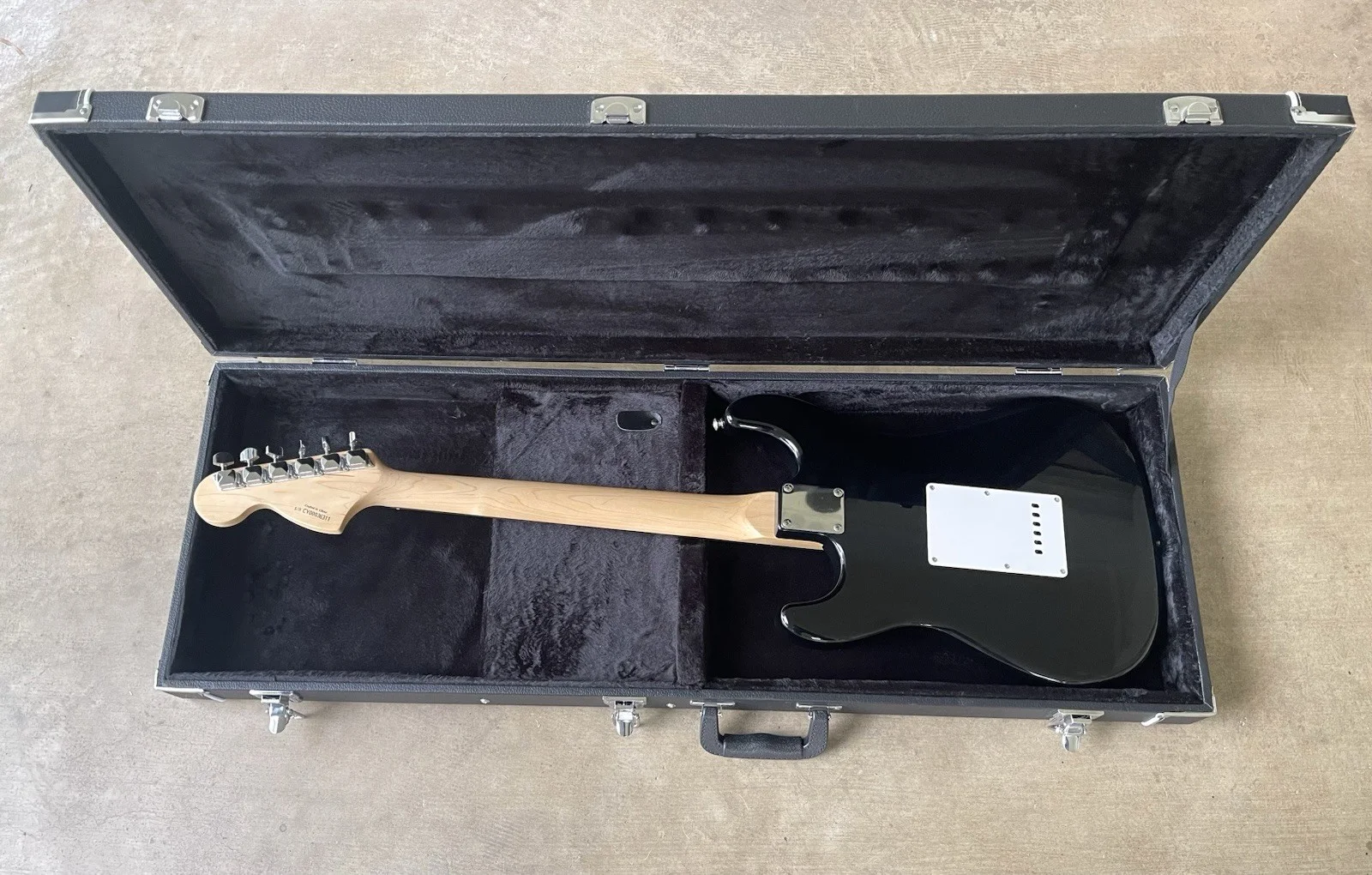 Bon Jovi Signed /Autographed and Authenticated Fender Squier Stratocaster Guitar, изображение 5