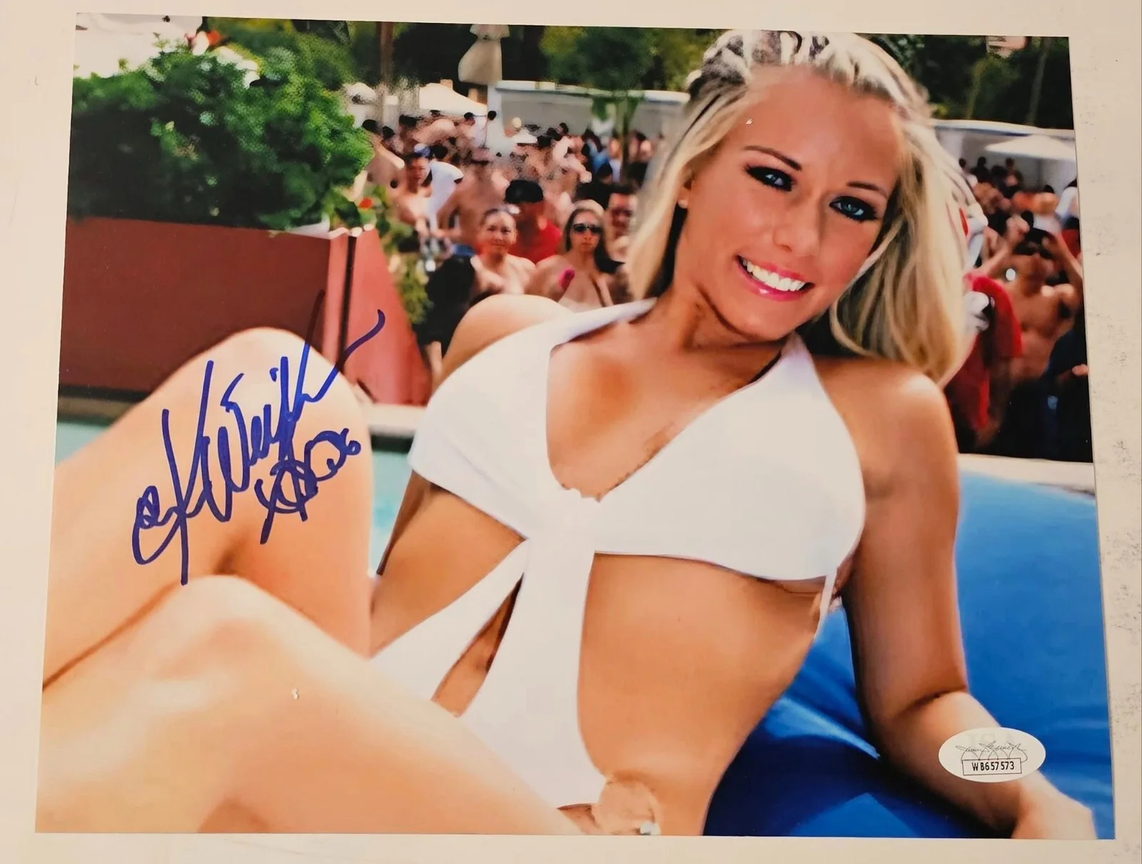 KENDRA WILKINSON — KENDRA WILKINSON AUTOGRAPH 8X10 COLOR SEXY PHOTO ACTRESS & PLAYBOY MODEL JSA COA