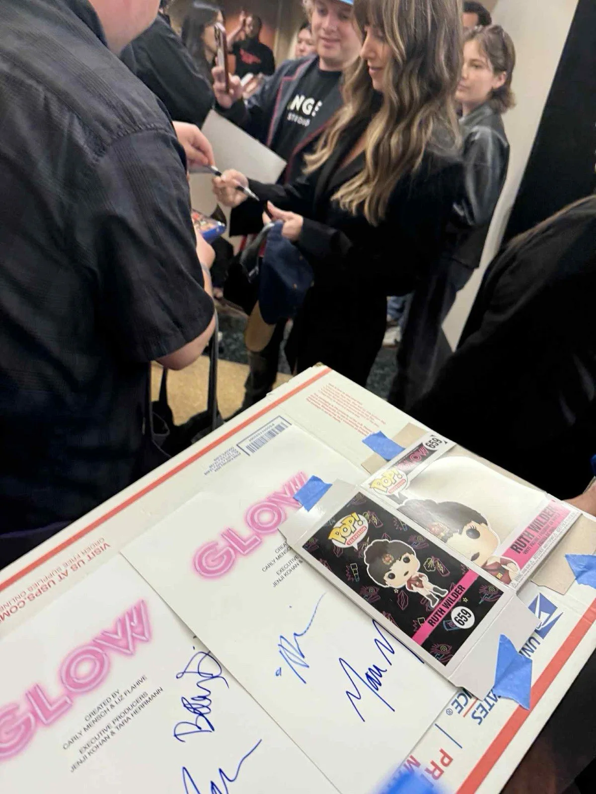 Alison Brie — Alison Brie Signed GLOW “Ruth Wilder” Funko Pop #659 EXACT PROOF AUTOGRAPH, image 4