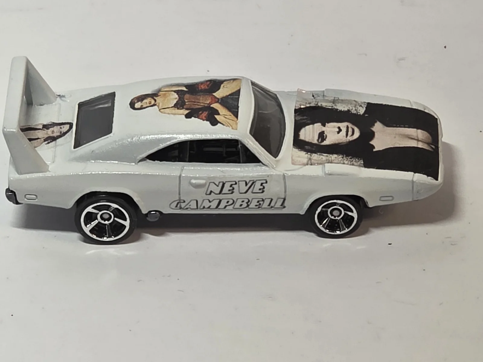 Neve Campbell autographed 8x10 Picture signed Photo & custom diecast car, image 5