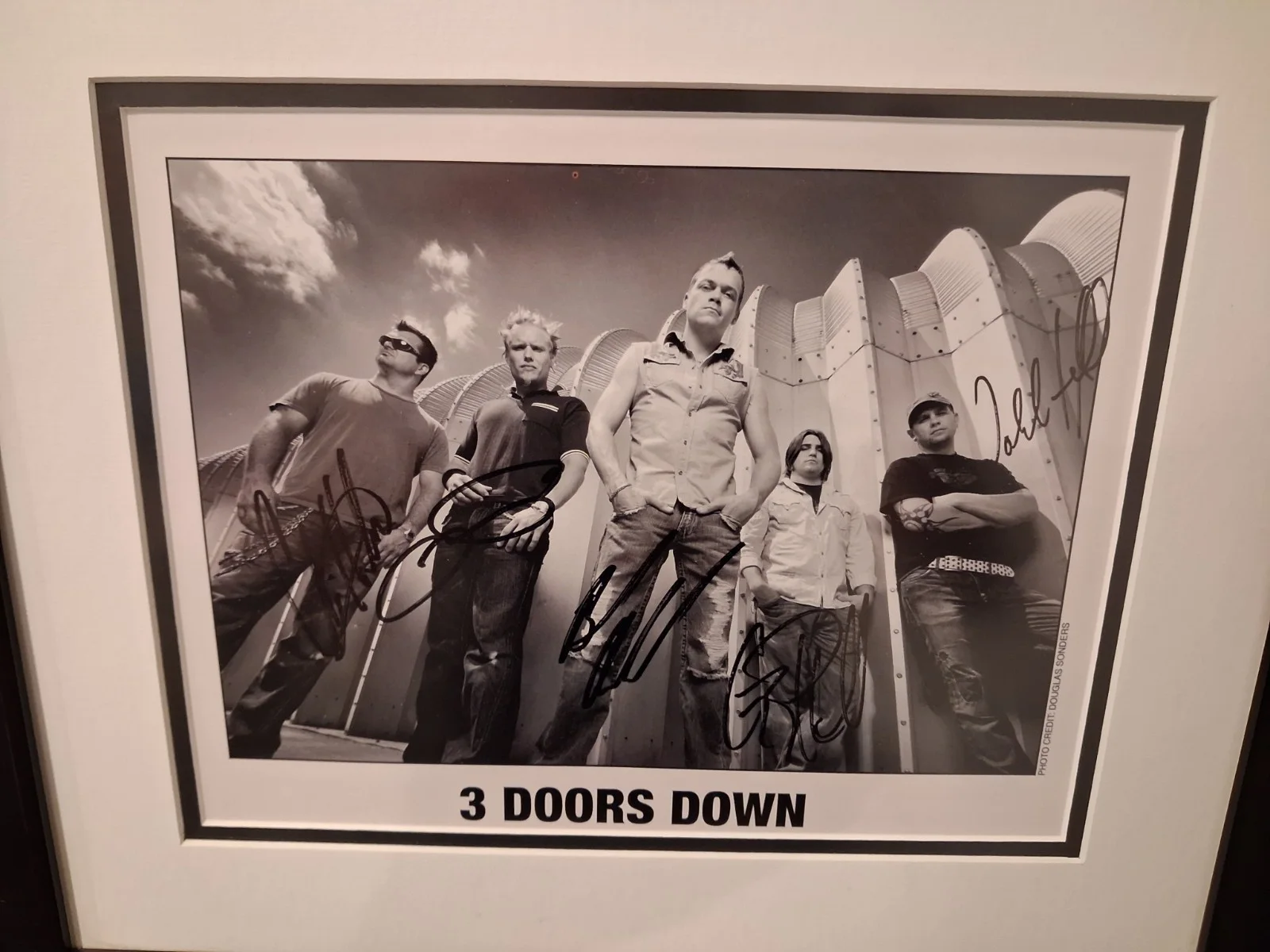🔥3 Doors Down Framed Signed 8x10 Autographed Photo Brad Arnold Matt Roberts RIP, image 2