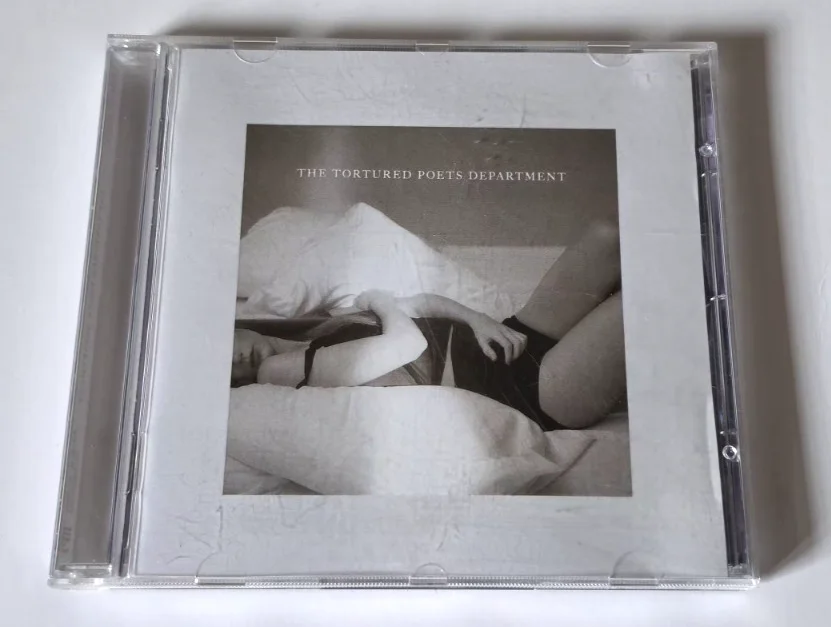 Taylor Swift CD Tortured Poet Department with Signed Photo JSA Certified, изображение 2