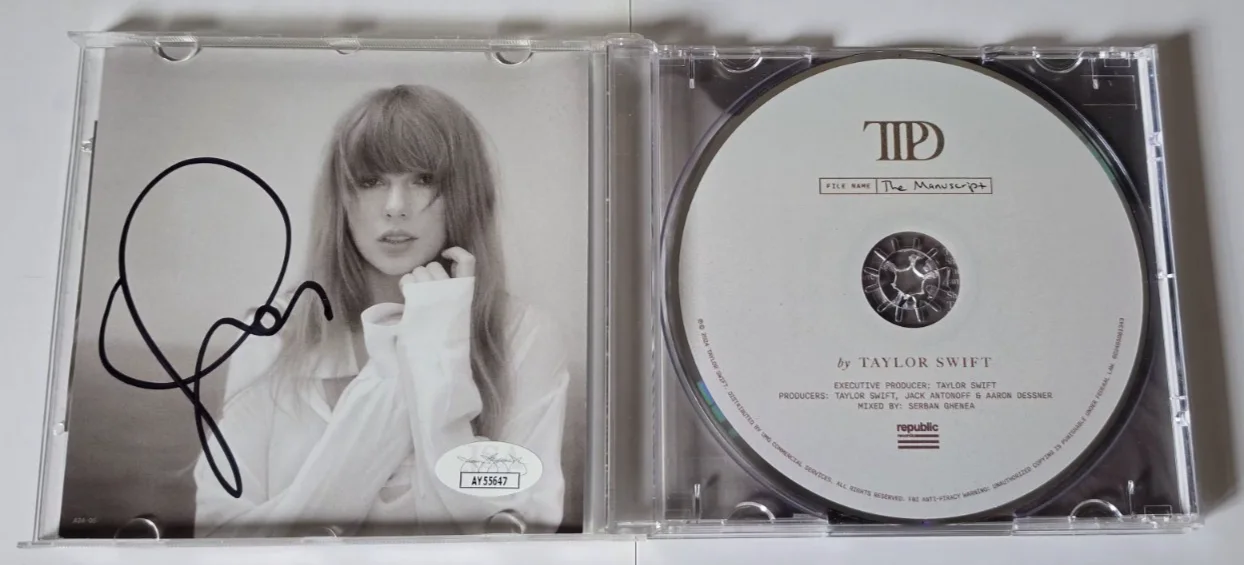 Taylor Swift CD Tortured Poet Department with Signed Photo JSA Certified, изображение 3