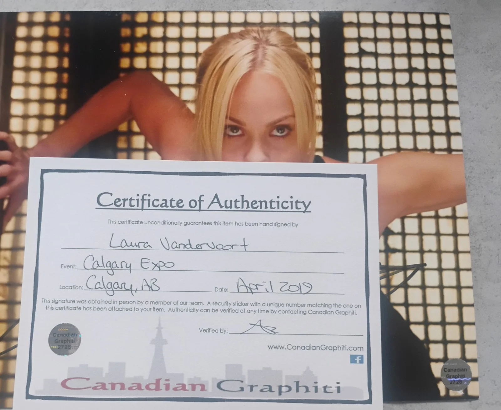 Laura Vandervoort Hand Signed Autograph 8x10 Photo COA Smallville, изображение 3