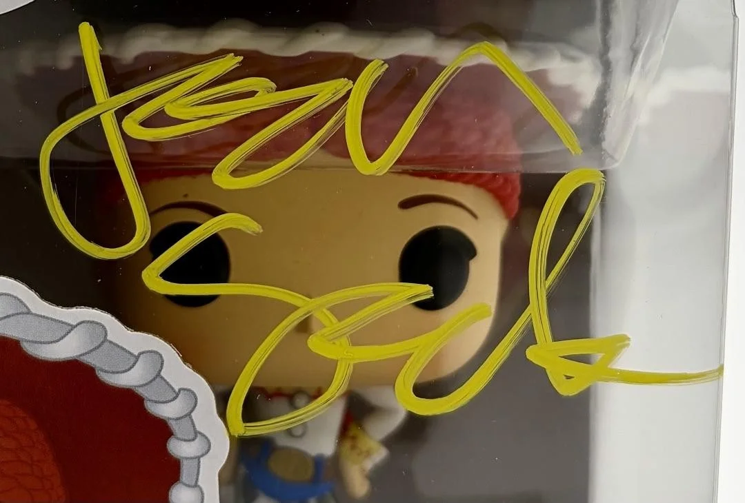 Joan Cusack — Joan Cusack signed "Jessie" Funko #526 (Toy Story) - JSA COA, изображение 2