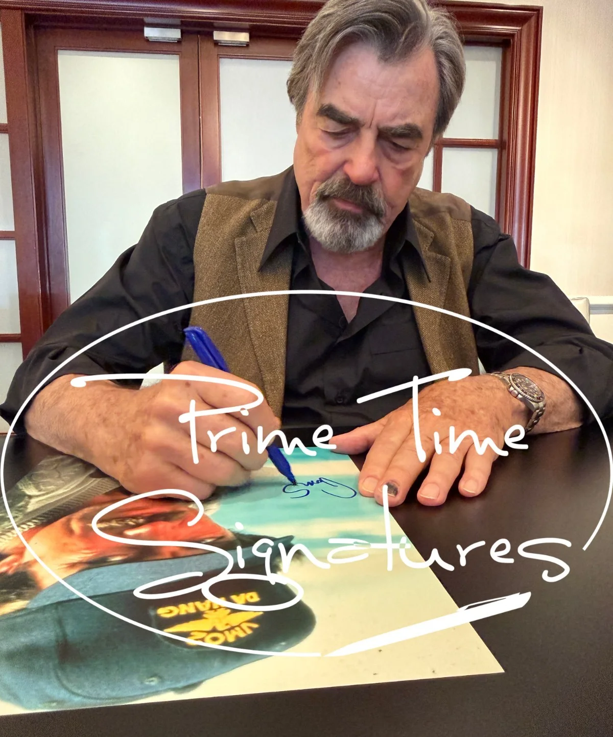 Tom Selleck — Tom Selleck Signed 11x14 Photo Magnum PI Authentic Autograph Beckett Witness, изображение 2