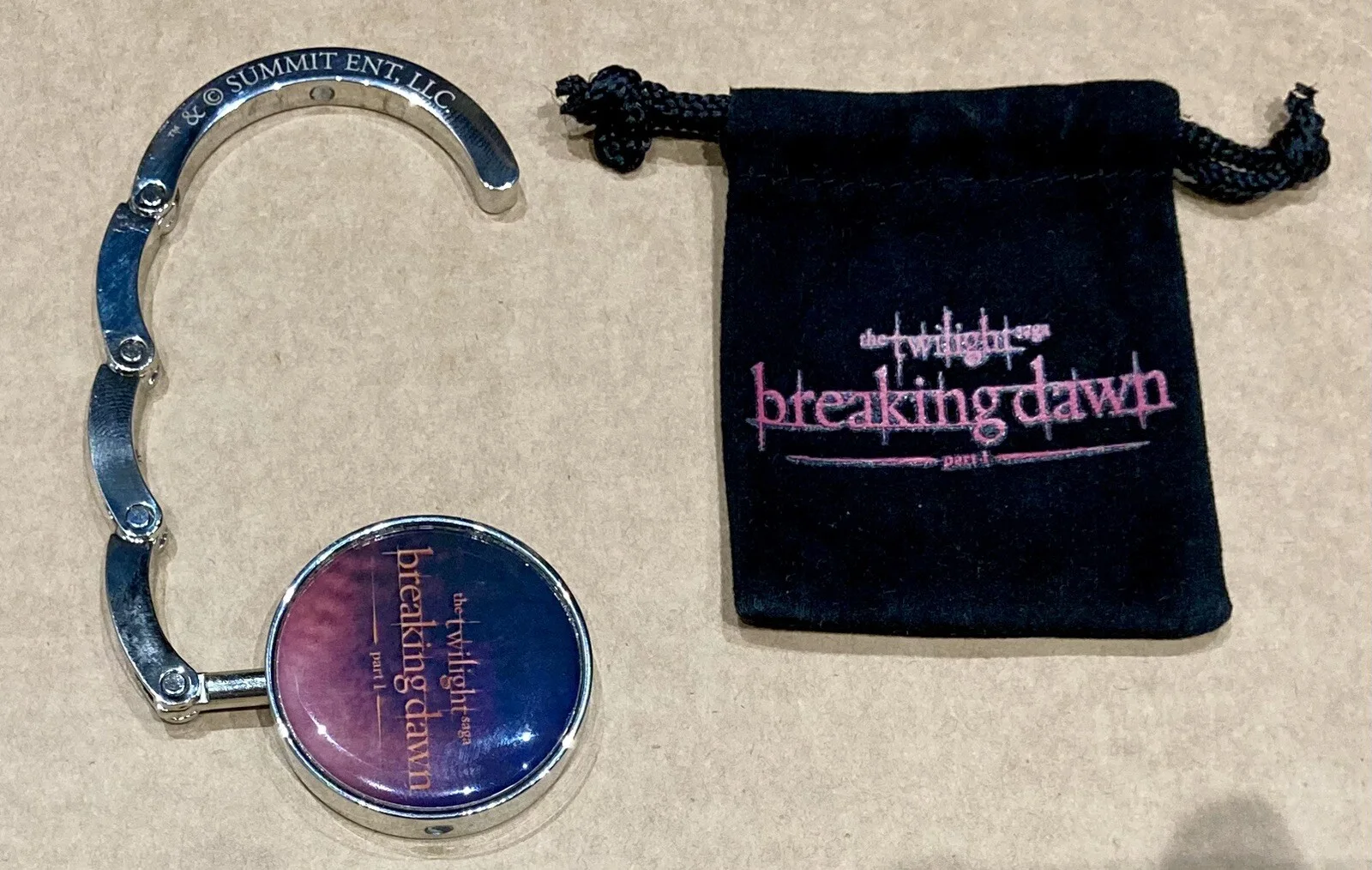 Twilight - Breaking Dawn Magnetic Purse Holder With Velvet Bag -Movie Promo Item, изображение 2