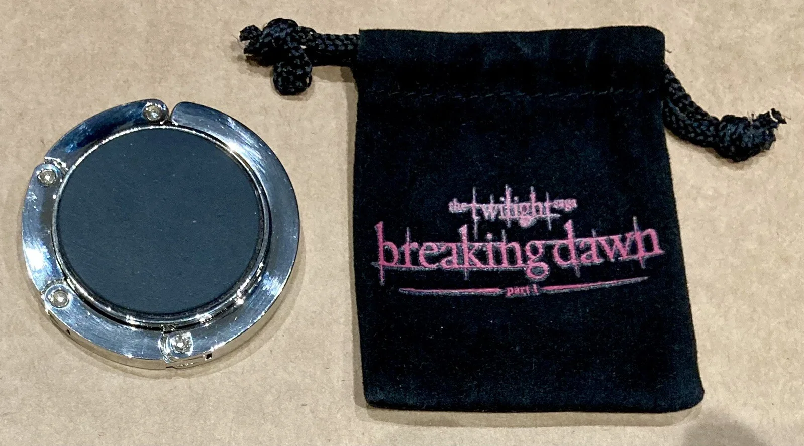 Twilight - Breaking Dawn Magnetic Purse Holder With Velvet Bag -Movie Promo Item, изображение 3