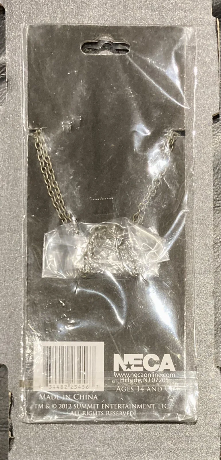 The Twilight Saga - Breaking Dawn Part 2 - Cullen Crest And Key Necklace - NECA, image 2