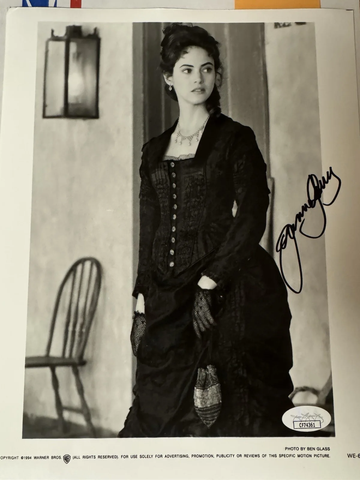 Joanna Going — Joanna Going Signed 8x10 B&W Wyatt Earp 1994 Promo Photo JSA COA, изображение 2