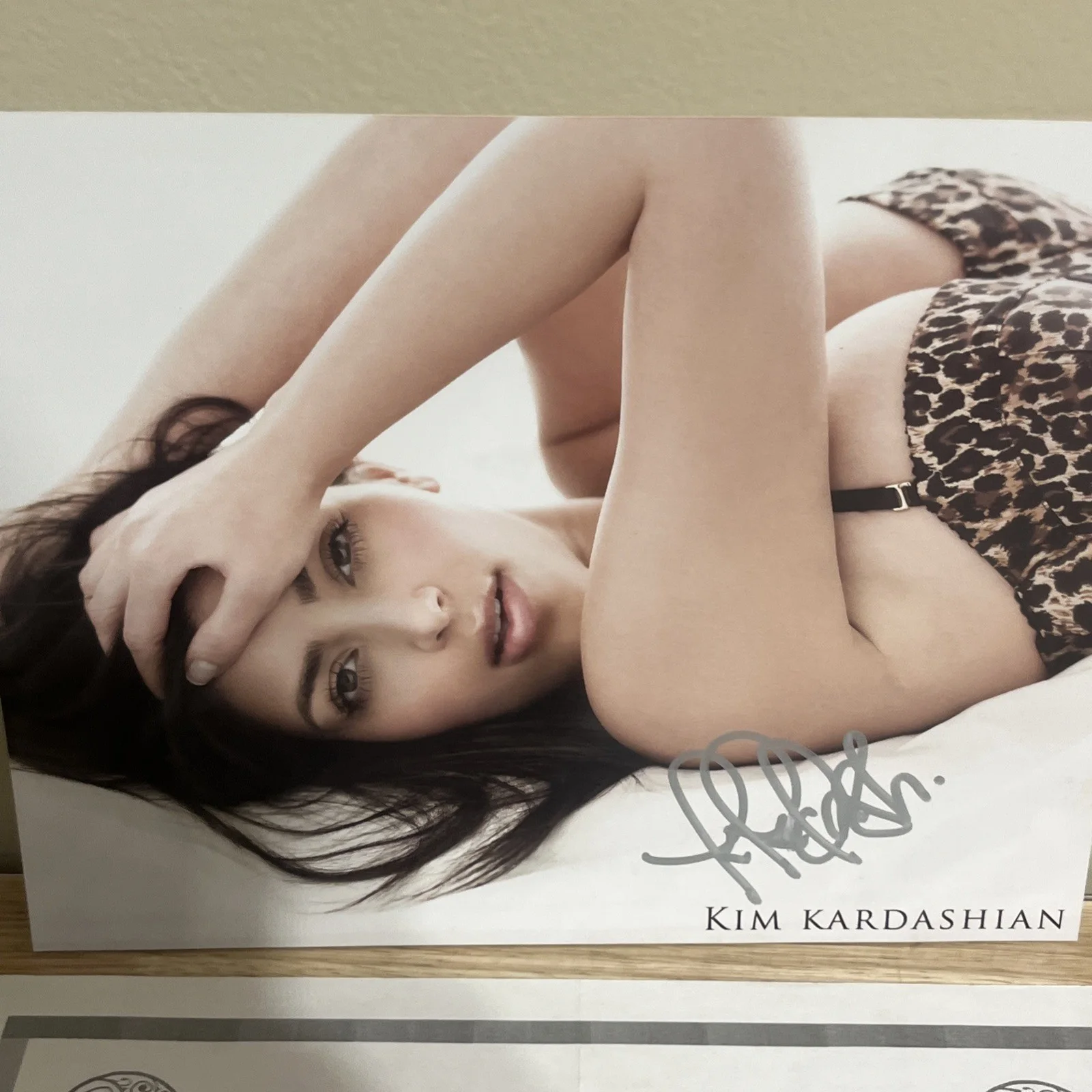 COA KIM KARDASHIAN SIGNED FULL EARLY SIGNATURE 8x10 GLOSSY PHOTO, изображение 3