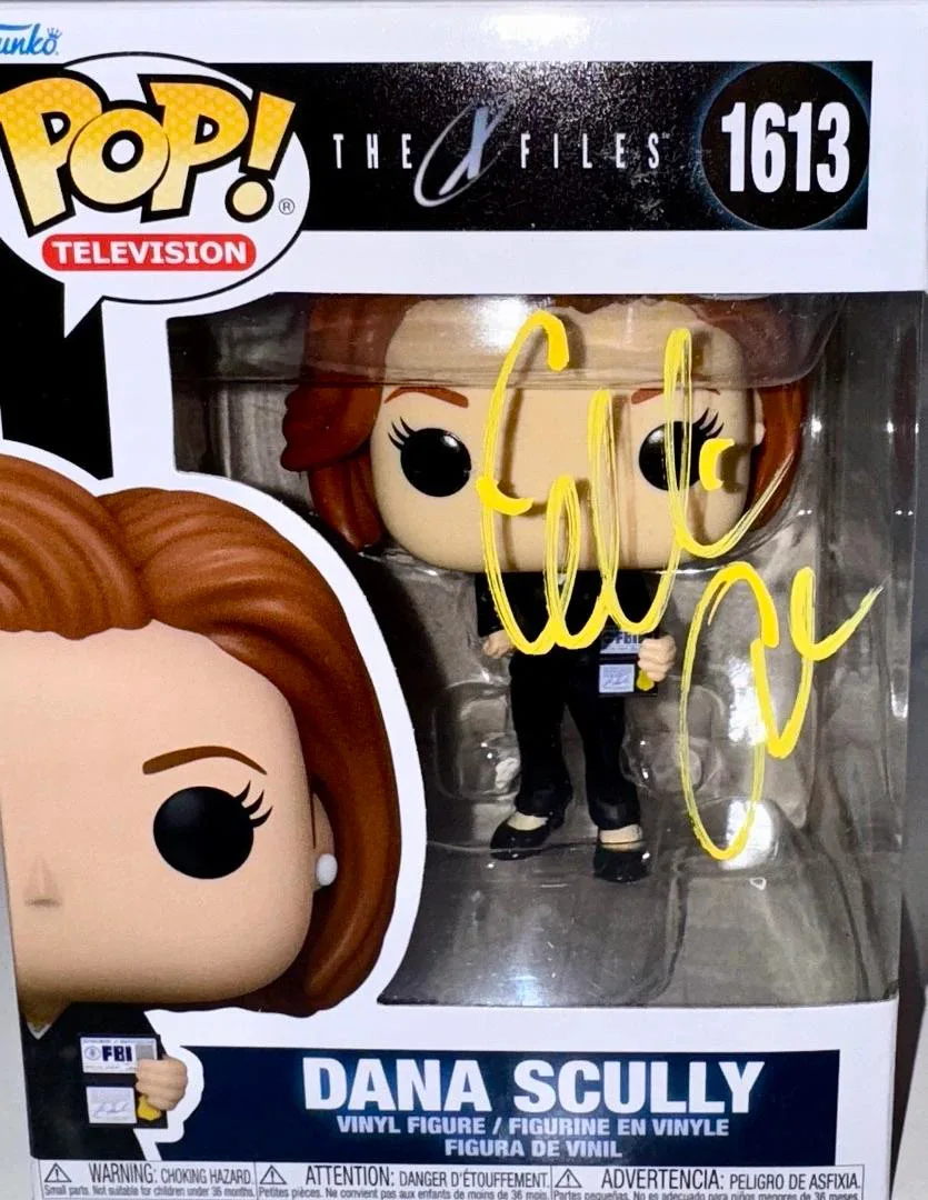 Gillian Anderson — Gillian Anderson Signed Funko Pop #1613 "Dana Scully" (Yellow Ink) - PSA COA, изображение 2