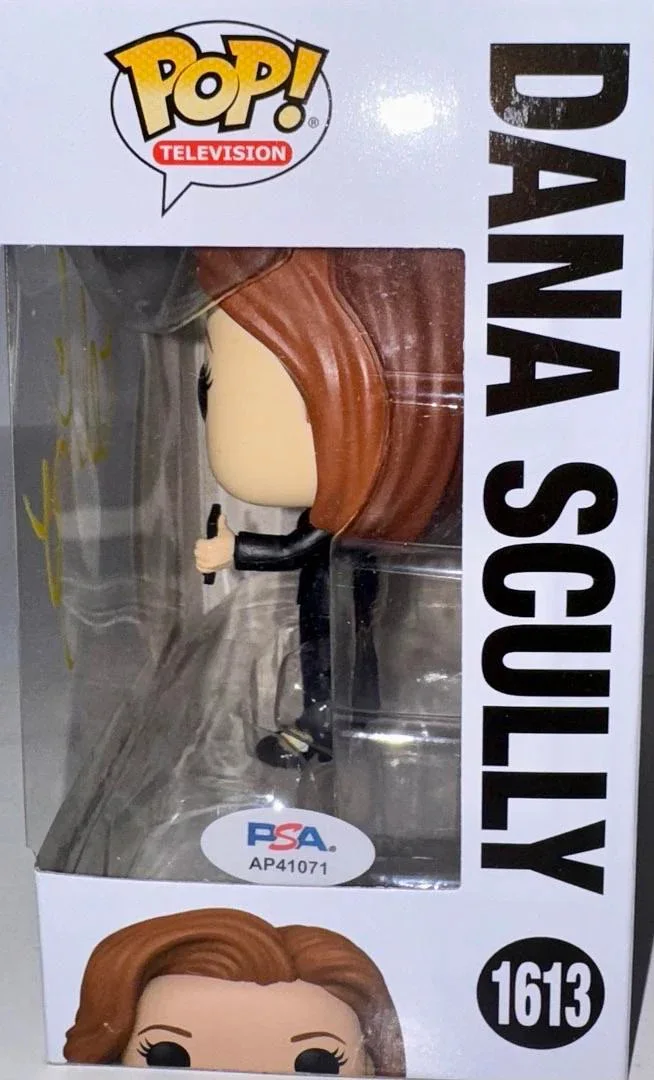 Gillian Anderson — Gillian Anderson Signed Funko Pop #1613 "Dana Scully" (Yellow Ink) - PSA COA, изображение 4