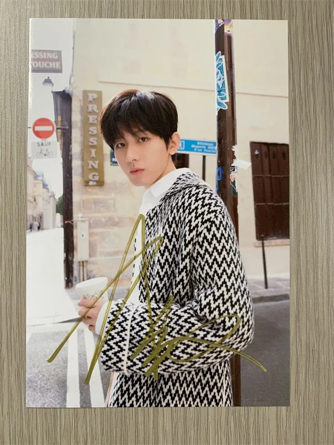 6"Yi Cheng /成毅 Hand Signed Autographed Photo Autographs Collection Original, image 2