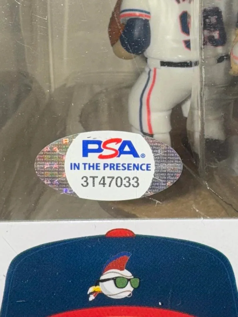 Charlie Sheen — Charlie Sheen Signed Funko #886 "Ricky Vaughn" (Major League) - PSA Encapsulated, изображение 2