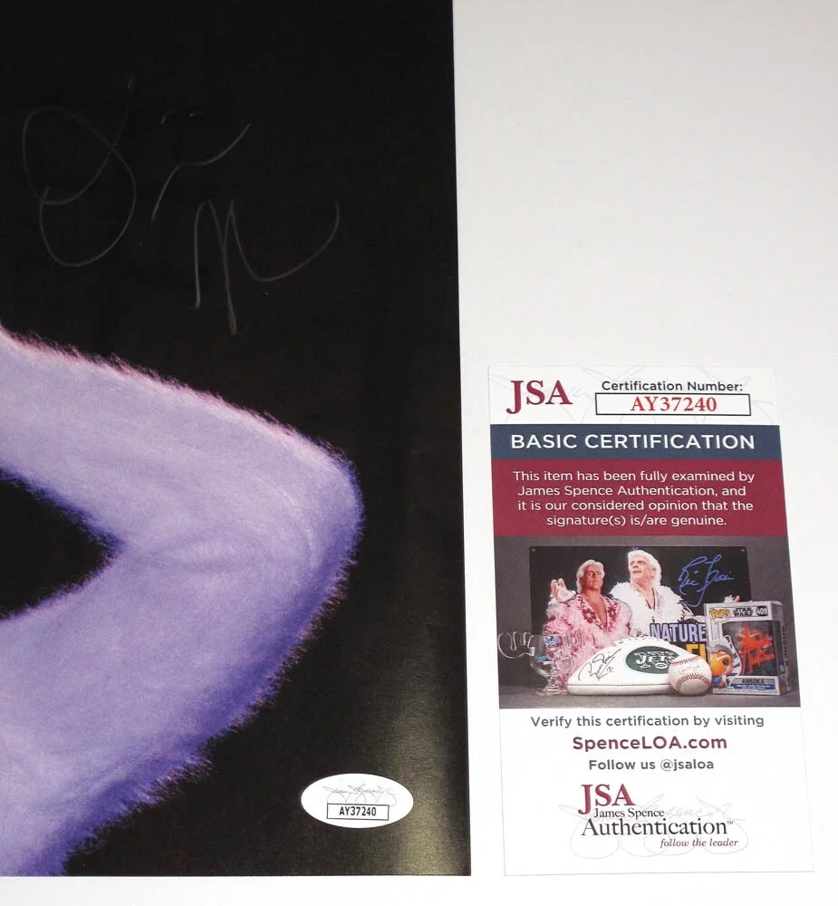 Olivia Rodrigo — Olivia Rodrigo signed Autographed "GUTS" Insert + Vinyl Album b JSA COA, image 3
