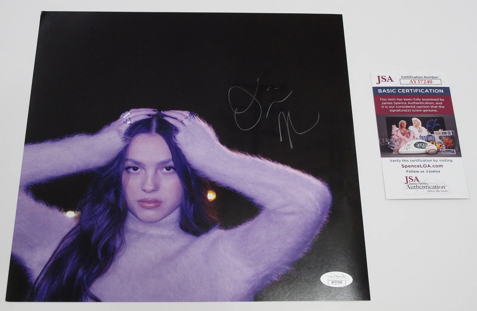 Olivia Rodrigo — Olivia Rodrigo signed Autographed "GUTS" Insert + Vinyl Album b JSA COA, image 4