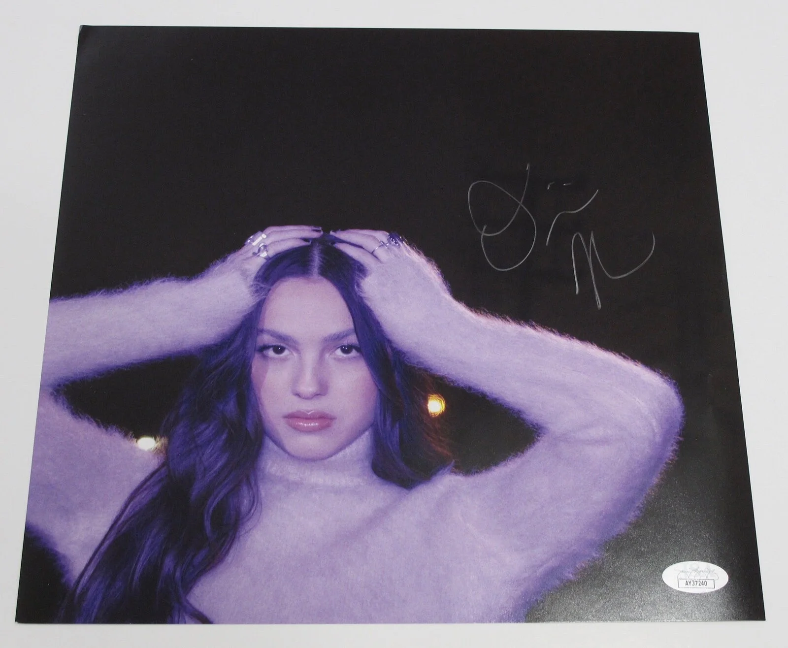Olivia Rodrigo — Olivia Rodrigo signed Autographed "GUTS" Insert + Vinyl Album b JSA COA, image 5