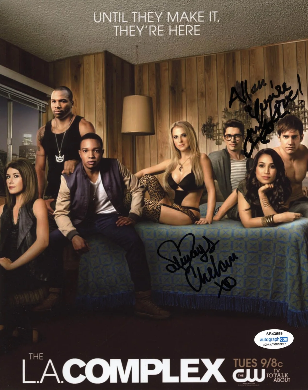 CASSIE STEELE, CHELAN SIMMONS — Cassie Steele & Chelan Simmons signed "THE LA COMPLEX" 8x10 Photo PROOF a ACOA, изображение 3