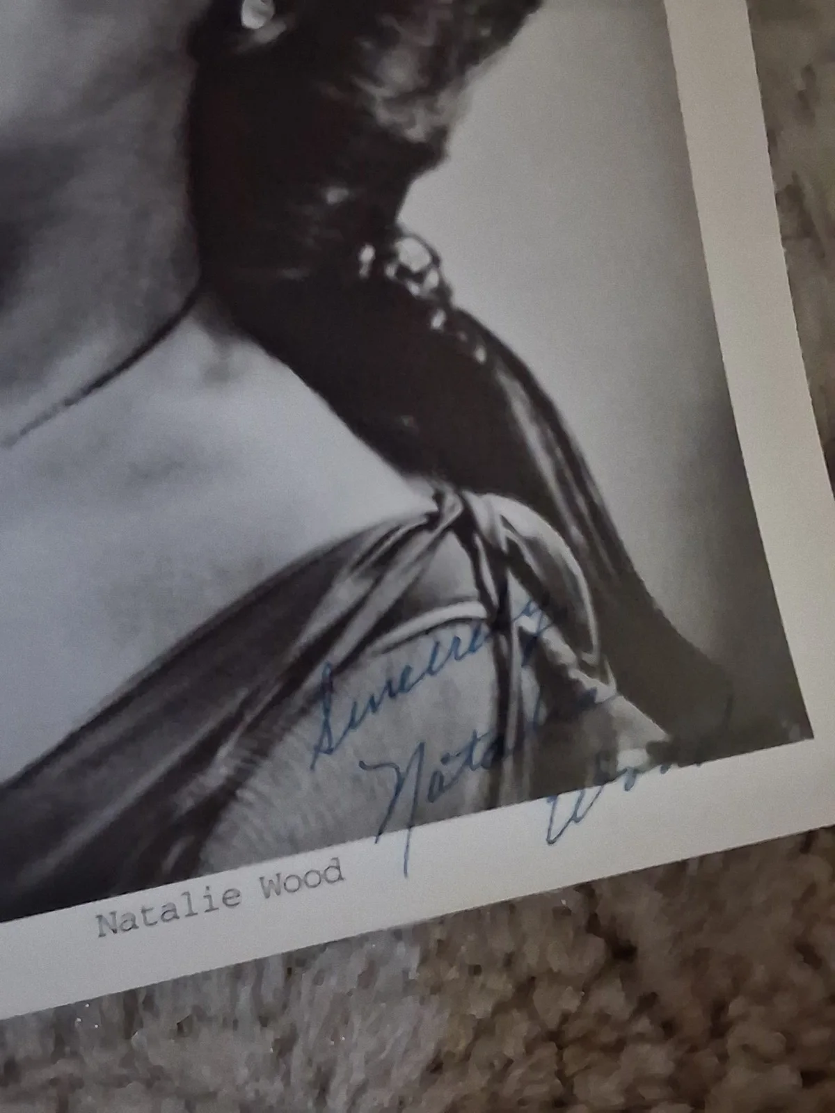 Natalie Wood — Natalie Wood Original Autographed Black & White Movie Photograph, изображение 2