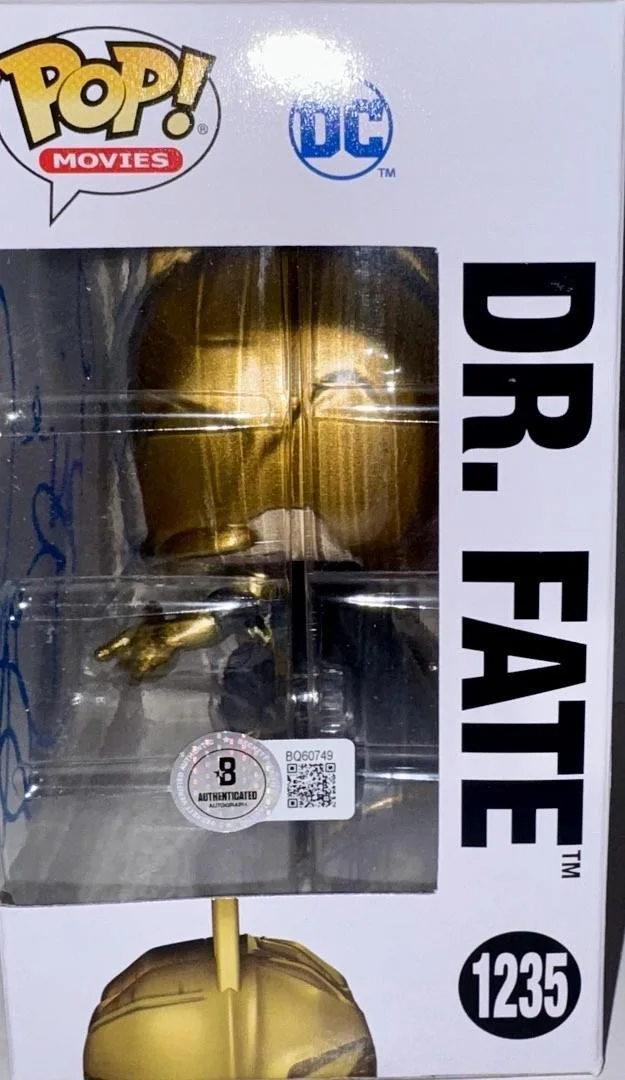 Pierce Brosnan — Pierce Brosnan Signed Funko Pop #1235 "Dr. Fate" (Black Adam) - Beckett COA, изображение 3