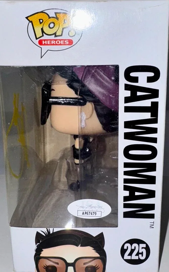 Anne Hathaway — Anne Hathaway Signed Funko Pop #225 Catwoman - JSA COA, image 3