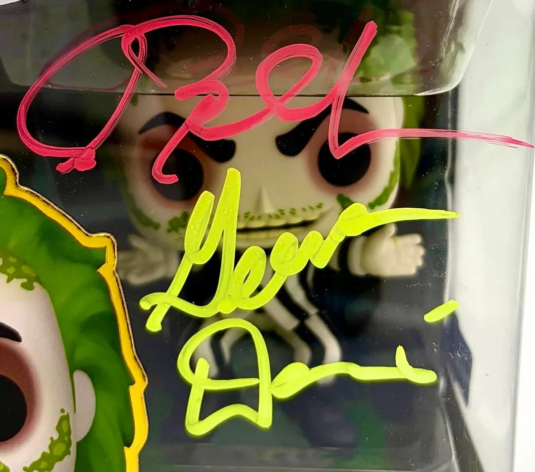 Alec Baldwin, Geena Davis — Alec Baldwin & Geena Davis signed Funko #1757 (Beetlejuice) - OC Celebrity Mtkg, изображение 2